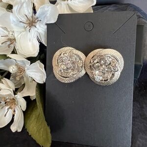VINTAGE 3D flowers in Silvertone with rhinestones Knot filigree earrings